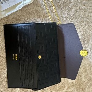 Inspired CONTINENTAL F wallet on a chain